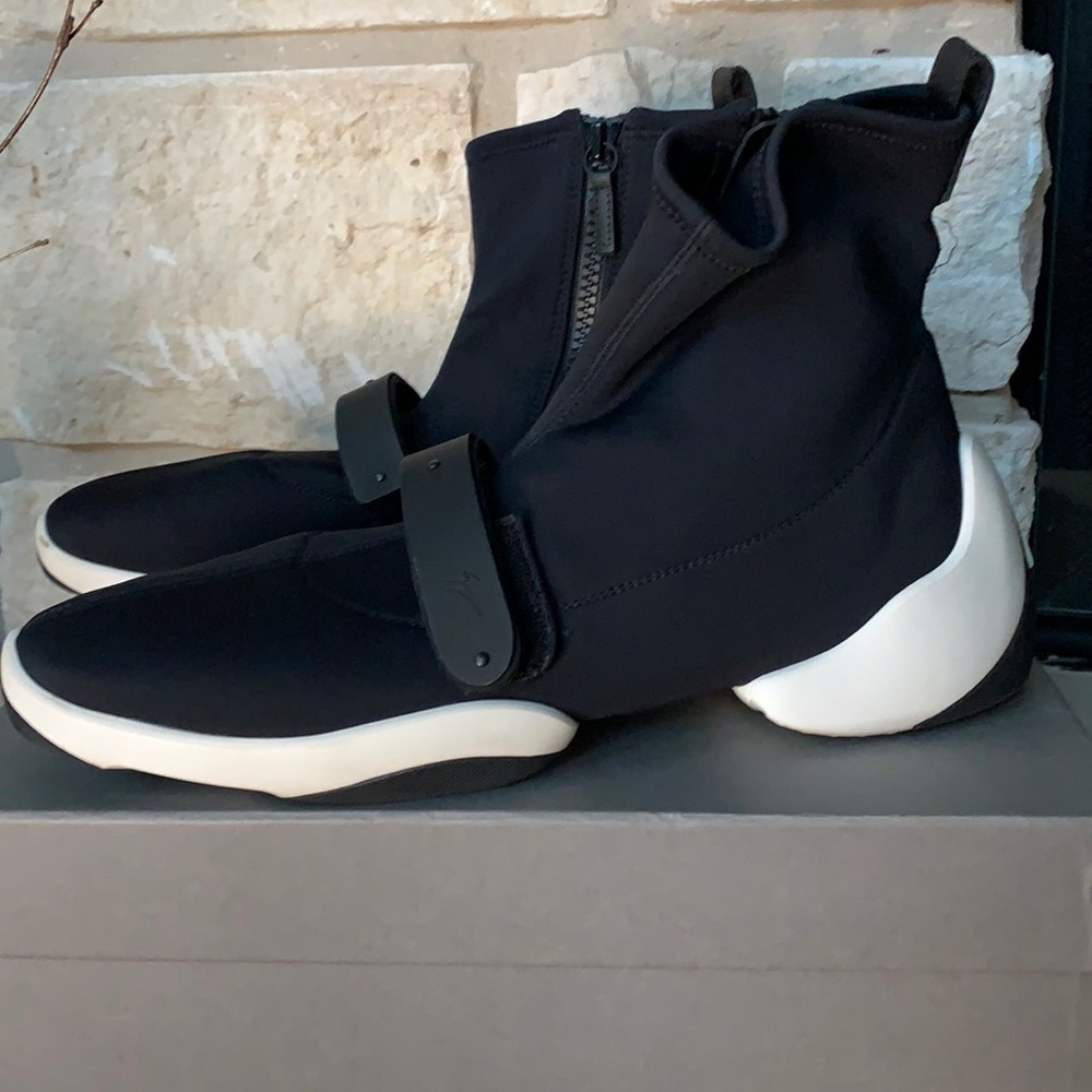 Mens Giuseppe Sneakers, gently worn (2)